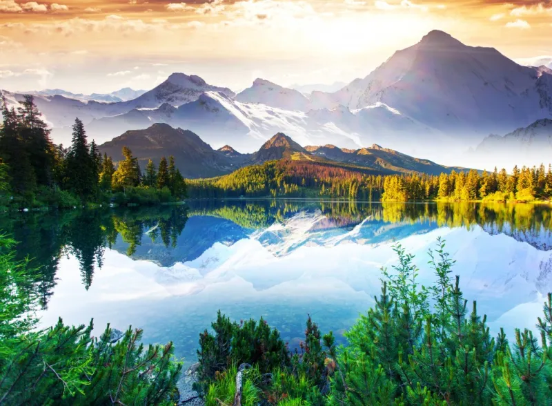 La Montagne derrière le Lac