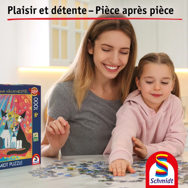 Famille de chats heureuse